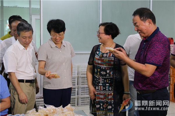 隋軍一行在葉東貴食品.jpg