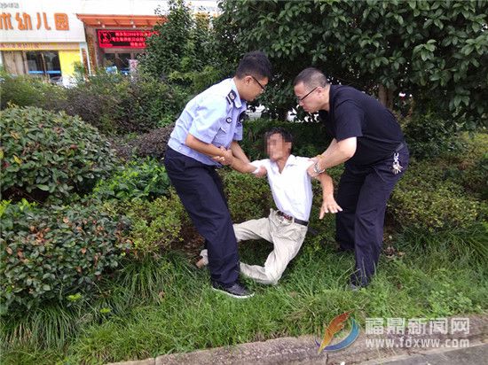 福鼎警方救助群眾不遺余力獲贊譽(yù) (3).jpg