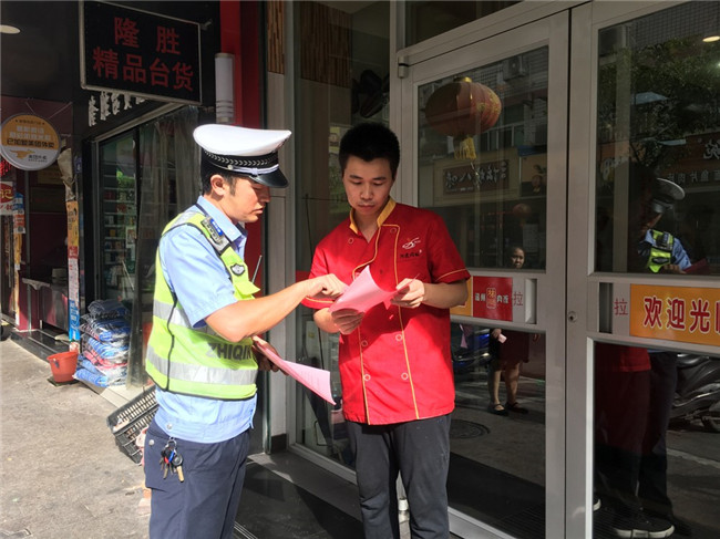 市區(qū)南大路實(shí)施三輪貨運(yùn)電動車限時限行 交警大隊(duì)開展集中整治行動