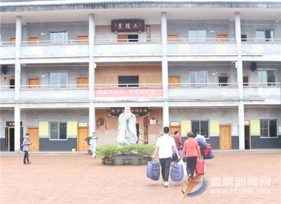 與愛同行  市機(jī)關(guān)幼兒園舉行愛心捐贈活動