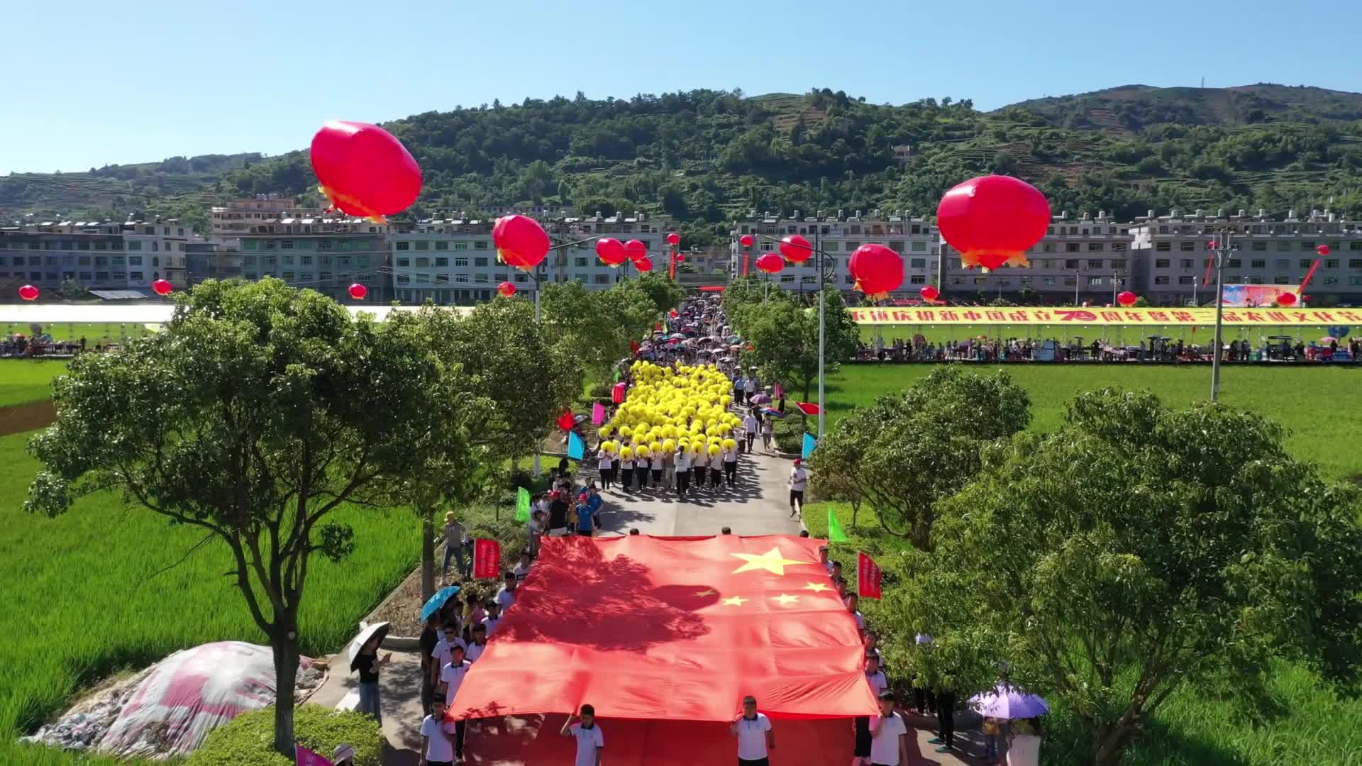 視頻！店下鎮(zhèn)用“快閃”表白祖國！