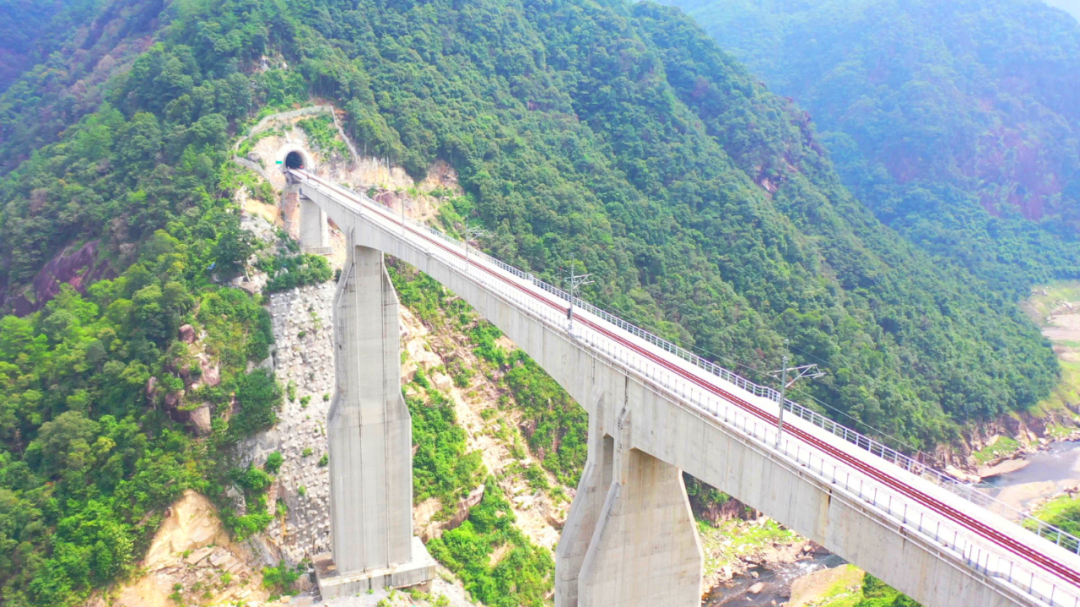 一路通山海，衢寧鐵路來了！