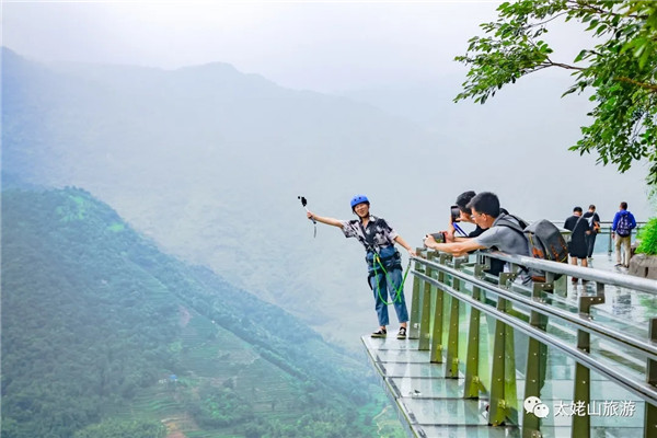 去太姥山西麓的赤溪走一走玻璃棧道，這里沒(méi)有煩惱，只有尖叫