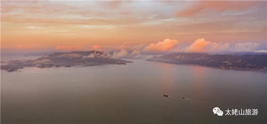 海中有島，島上有湖，湖邊有草……崳山島就是這樣一個美得不要不要的地方