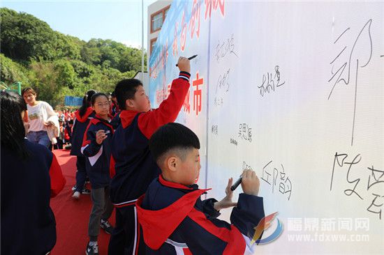 點頭鎮(zhèn)開展“喜迎建黨100周年，我為創(chuàng)城做貢獻”志愿者主題活動