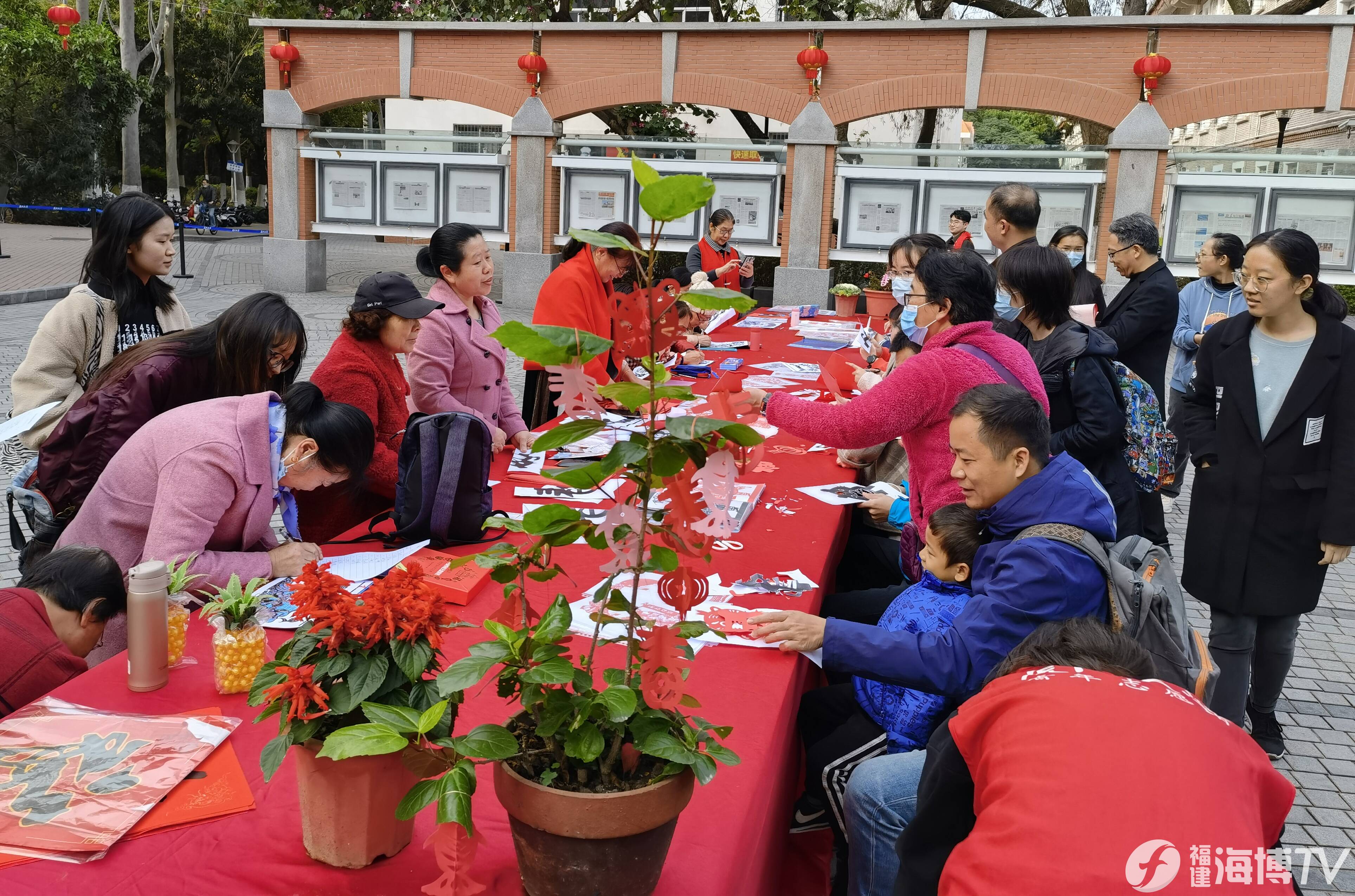 央視聚焦！廈門大學(xué)舉行新春民俗體驗(yàn)活動(dòng) 感受校園里的“?！蔽幕?/><em>央視聚焦！廈門大學(xué)舉行新春民俗體驗(yàn)活動(dòng)</em></a></li>
<!---->
<li><a href="/xinwenpindao/guoneixinwen/91622.html" target="_blank"><img src="http://m.haicao88.cn/d/file/20220201/7285709515ab3838cbbc44ab336eadf7.jpg" alt=