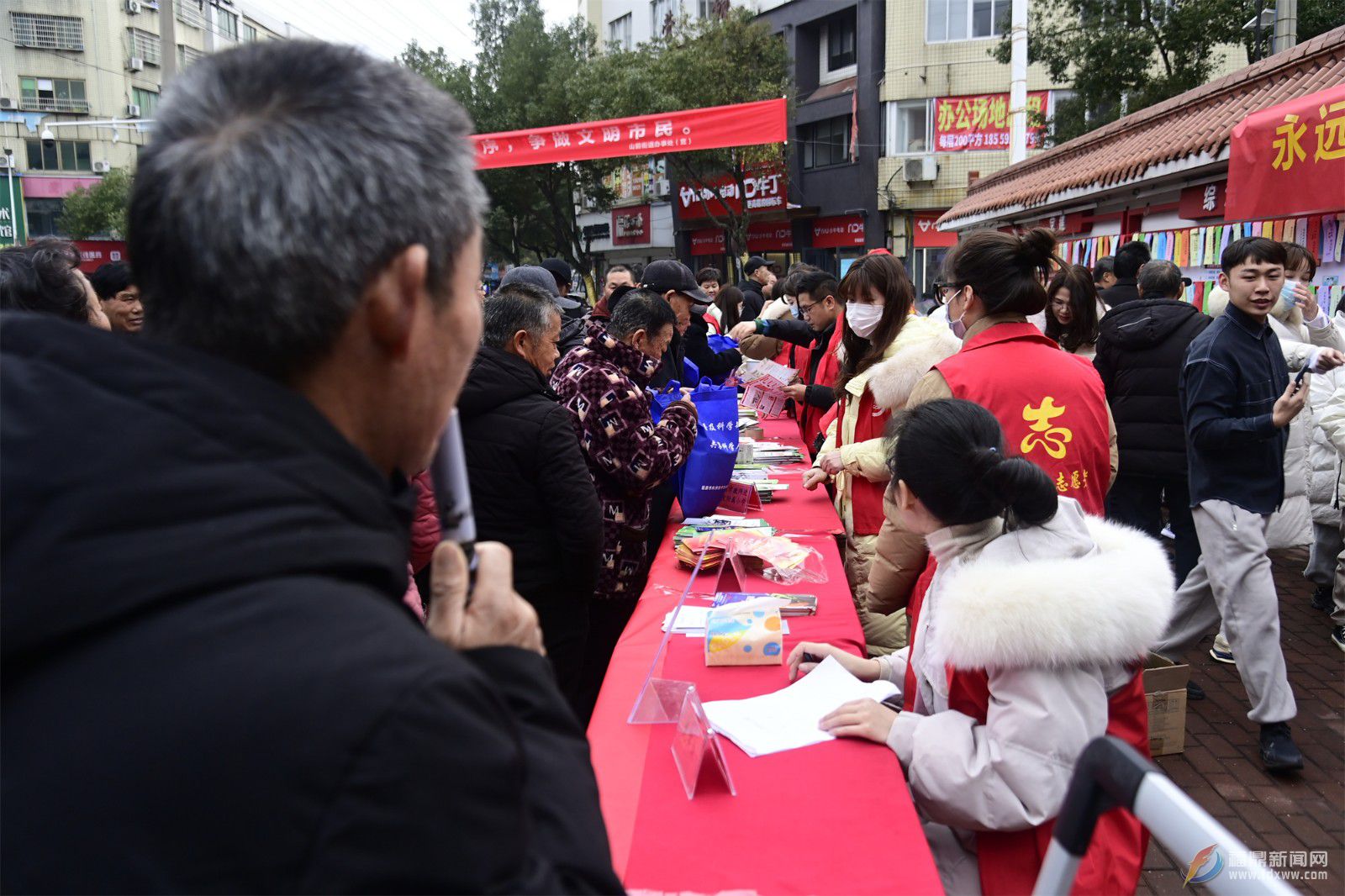 山前社區(qū)開展“永遠跟黨走 共創(chuàng)文明城 我們的節(jié)日·春節(jié)”主題創(chuàng)城宣傳活動