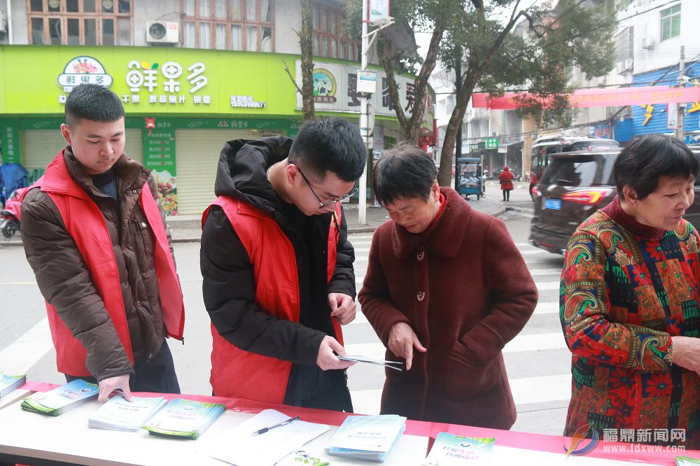 桐山：開展禁種鏟毒踏查宣傳