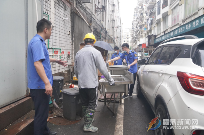 市城管局：整治“門前三包”亂象 提升市容環(huán)境水平