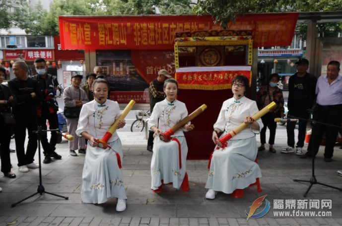 “非遺”表演進社區(qū) 共慶黨的二十大